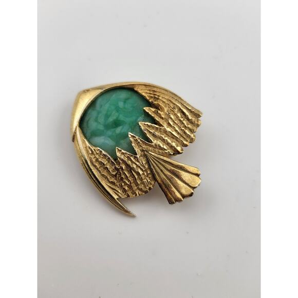Vintage Gold Tone Fish Brooch Textured Green Glass Cabochon 1.75 Inch - Picture 3 of 5